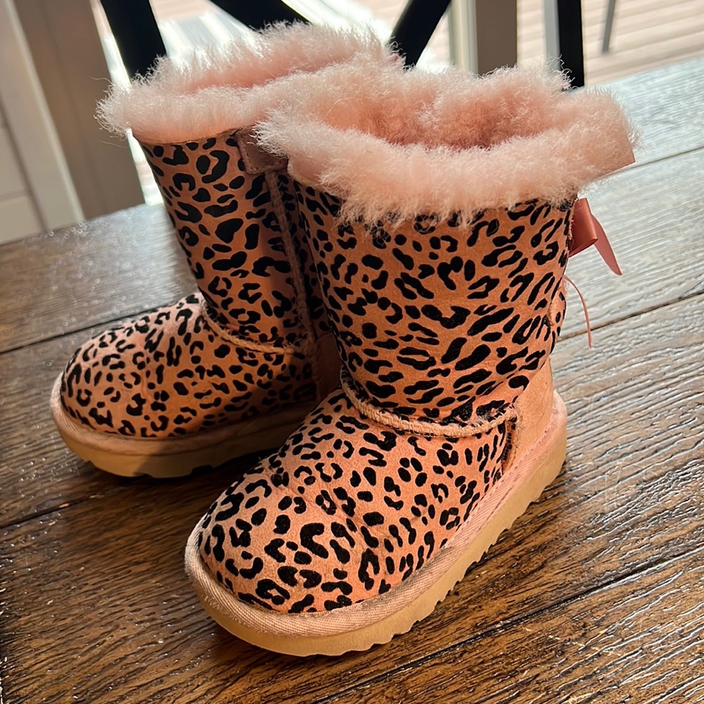 Toddler Girls Size 8, Cheetah Uggs